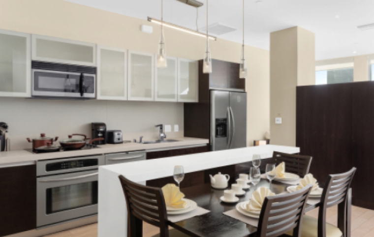 TENTEN Wilshire Apartment Kitchen and Dining Area